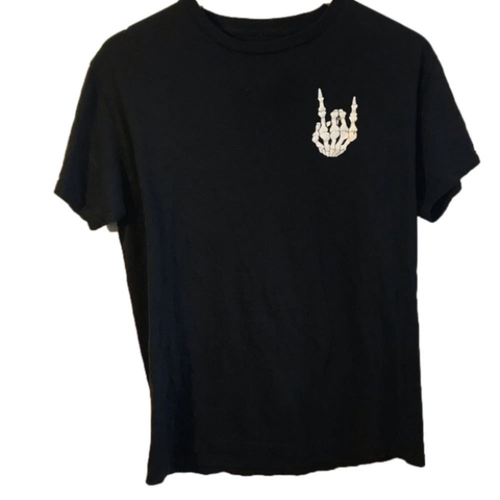 BOWERY black T-shirt with skeleton hand (devil horns). Women’s M.